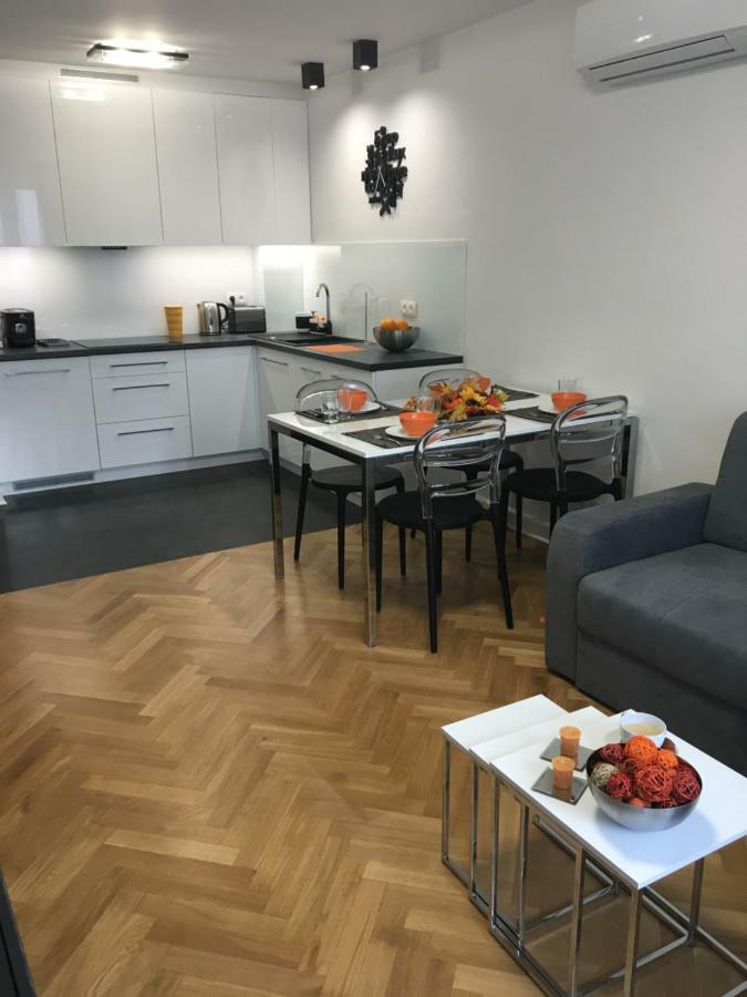 Apartament Emilia Apartment Varşovia Exterior foto
